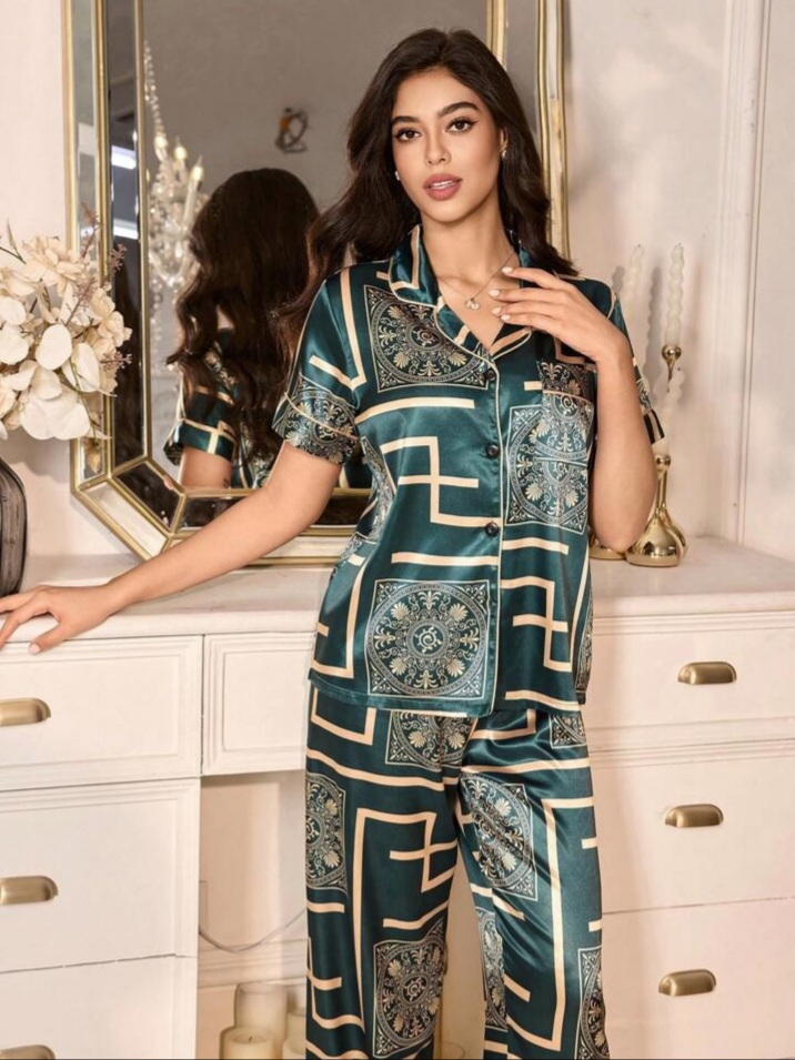 LuxeNights Womens Elegant Geomet Ric Totem Retro Print Faux Silk Carding